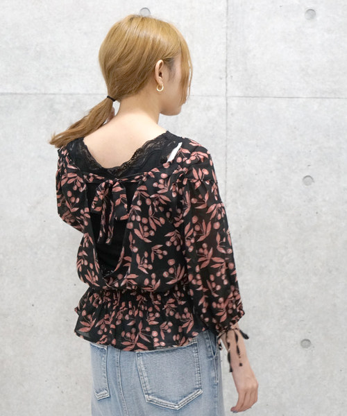 w closet（ダブルクローゼット）の「チェリー柄ウエストシャーリングブラウス（シャツ/ブラウス・レディース・アイボリー/ブラック・FREE）」の12枚目の写真