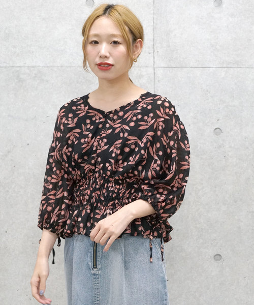 w closet（ダブルクローゼット）の「チェリー柄ウエストシャーリングブラウス（シャツ/ブラウス・レディース・アイボリー/ブラック・FREE）」の15枚目の写真