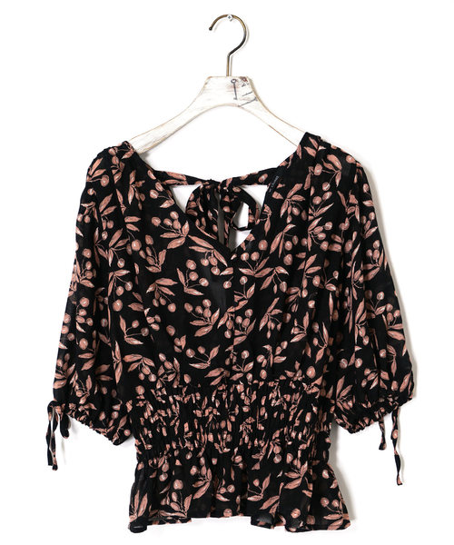 w closet（ダブルクローゼット）の「チェリー柄ウエストシャーリングブラウス（シャツ/ブラウス・レディース・アイボリー/ブラック・FREE）」の13枚目の写真