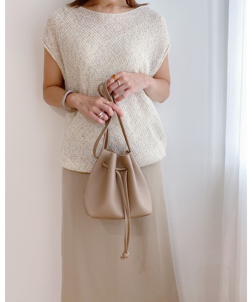 CLEA（クレア）の「柔らかフェイクレザー 2WAY 巾着 ミニショルダー（ショルダーバッグ・レディース・ブラック/グレイッシュベージュ/ブラウン/オフホワイト・FREE）」の11枚目の写真