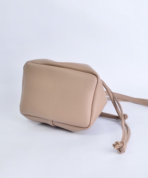 CLEA（クレア）の「柔らかフェイクレザー 2WAY 巾着 ミニショルダー（ショルダーバッグ・レディース・ブラック/グレイッシュベージュ/ブラウン/オフホワイト・FREE）」の13枚目の写真