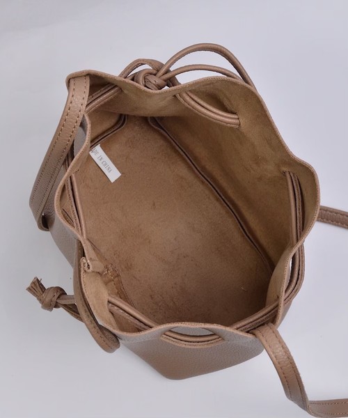 CLEA（クレア）の「柔らかフェイクレザー 2WAY 巾着 ミニショルダー（ショルダーバッグ・レディース・ブラック/グレイッシュベージュ/ブラウン/オフホワイト・FREE）」の14枚目の写真