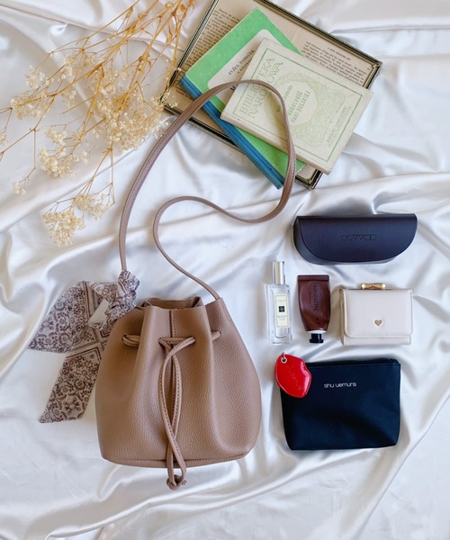 CLEA（クレア）の「柔らかフェイクレザー 2WAY 巾着 ミニショルダー（ショルダーバッグ・レディース・ブラック/グレイッシュベージュ/ブラウン/オフホワイト・FREE）」の18枚目の写真