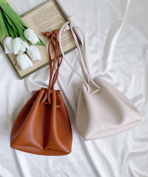 CLEA（クレア）の「柔らかフェイクレザー 2WAY 巾着 ミニショルダー（ショルダーバッグ・レディース・ブラック/グレイッシュベージュ/ブラウン/オフホワイト・FREE）」の19枚目の写真