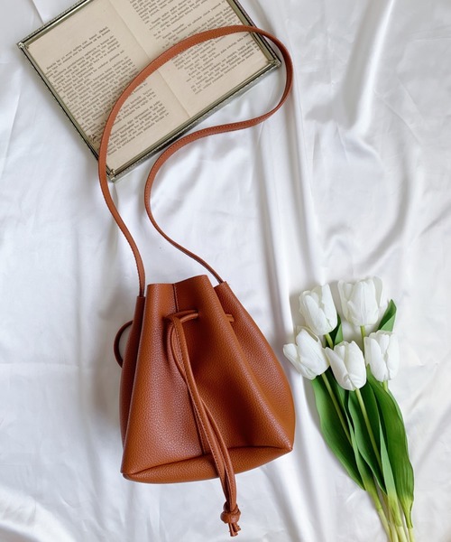 CLEA（クレア）の「柔らかフェイクレザー 2WAY 巾着 ミニショルダー（ショルダーバッグ・レディース・ブラック/グレイッシュベージュ/ブラウン/オフホワイト・FREE）」の21枚目の写真