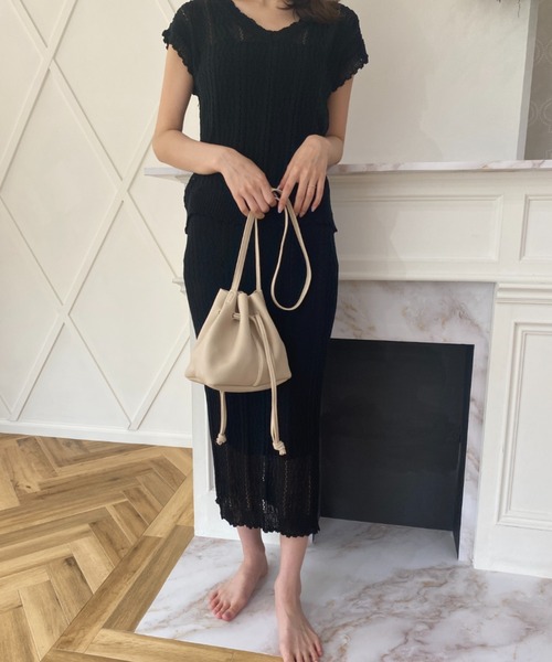 CLEA（クレア）の「柔らかフェイクレザー 2WAY 巾着 ミニショルダー（ショルダーバッグ・レディース・ブラック/グレイッシュベージュ/ブラウン/オフホワイト・FREE）」の10枚目の写真