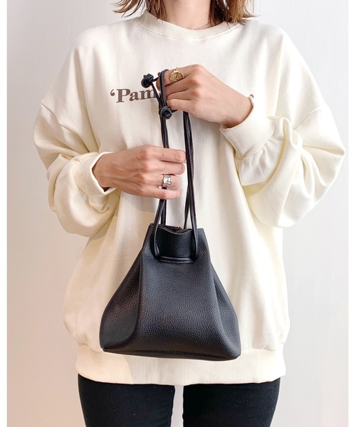 CLEA（クレア）の「柔らかフェイクレザー 2WAY 巾着 ミニショルダー（ショルダーバッグ・レディース・ブラック/グレイッシュベージュ/ブラウン/オフホワイト・FREE）」の6枚目の写真