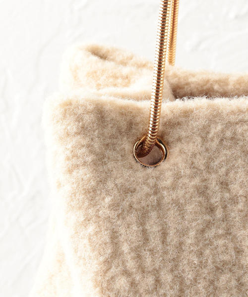 ODETTE E ODILE（オデットエオディール）の「O Uボアチェーンキンチャク（ショルダーバッグ・レディース・ベージュ・FREE）」の4枚目の写真