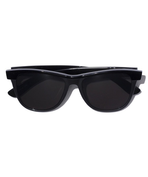 XLARGE（エクストララージ）の「XL SUNGLASS（サングラス・メンズ・ブルー/ホワイト/ブラック/ダークグレー/ブラウン/グリーン・ONE SIZE）」の4枚目の写真