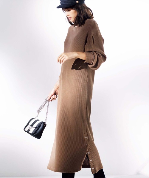 GeeRA(ジーラ)の「サイドボタンワッフル素材ワンピース(ワンピース・レディース・ブラック/ベージュ/モカ・MEDIUM/LARGE/XX-LARGE/X-LARGE)」の3枚目の写真