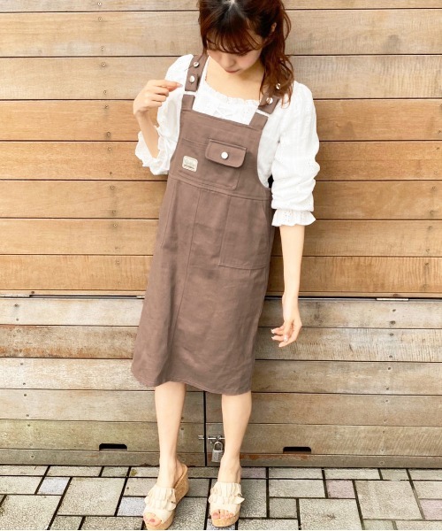 apres jour（アプレジュール）の「ワッペン付きジャンスカ【ZOZOTOWN限定アイテム】（ジャンパースカート・レディース・オフホワイト/カーキ/モカ・フリー）」の9枚目の写真