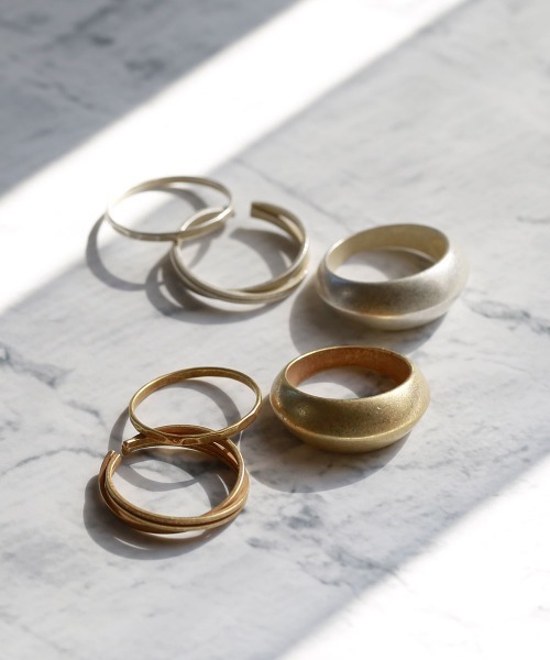 colleca la(コレカラ)の「ボリュームセットリング(リング・レディース・シルバー/ゴールド・フリ-)」の3枚目の写真