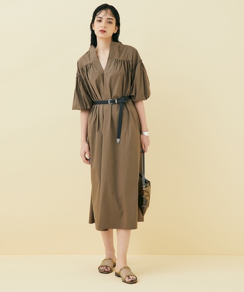 STUDIOUS（ステュディオス）の「【STUDIOUS】ギャザースリーブ２WAYマキシワンピース（ワンピース・レディース・ブラック/ベージュ・1/2）」の7枚目の写真