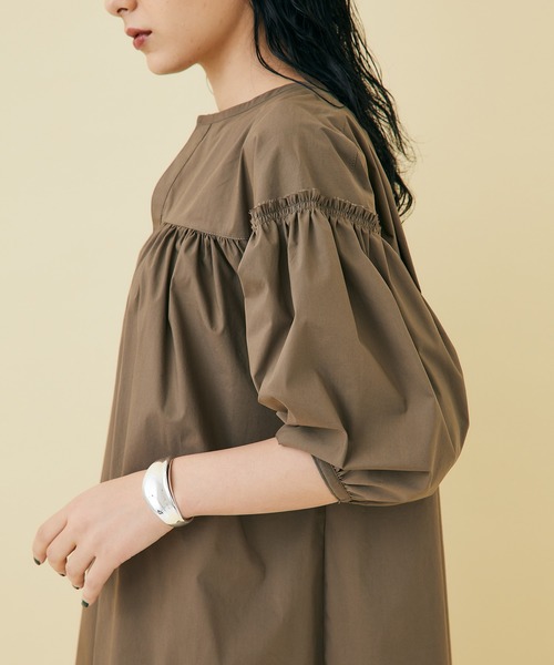 STUDIOUS（ステュディオス）の「【STUDIOUS】ギャザースリーブ２WAYマキシワンピース（ワンピース・レディース・ブラック/ベージュ・1/2）」の16枚目の写真