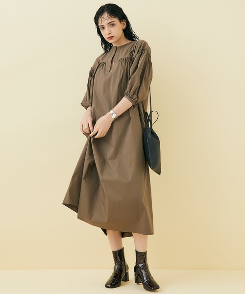 STUDIOUS（ステュディオス）の「【STUDIOUS】ギャザースリーブ２WAYマキシワンピース（ワンピース・レディース・ブラック/ベージュ・1/2）」の3枚目の写真