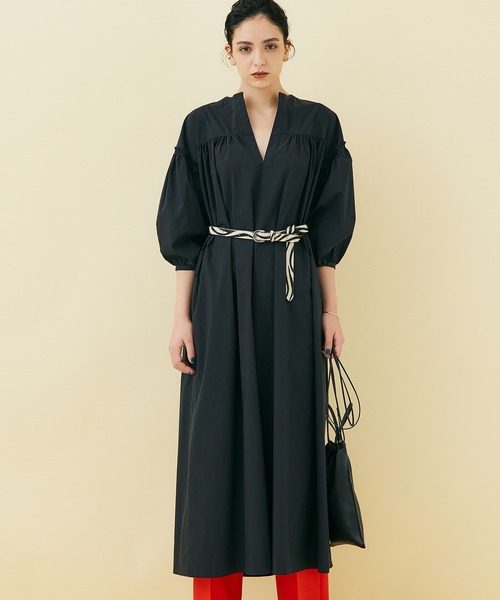 STUDIOUS（ステュディオス）の「【STUDIOUS】ギャザースリーブ２WAYマキシワンピース（ワンピース・レディース・ブラック/ベージュ・1/2）」の8枚目の写真