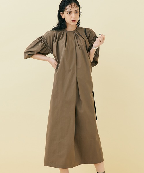 STUDIOUS（ステュディオス）の「【STUDIOUS】ギャザースリーブ２WAYマキシワンピース（ワンピース・レディース・ブラック/ベージュ・1/2）」の18枚目の写真