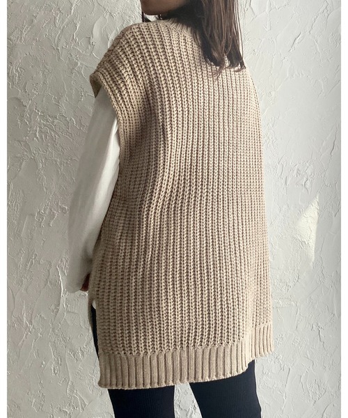 She's Closet(シーズクローゼット)の「オーバーサイズ Vネック ケーブル アラン編み ざっくり ニットベスト(ベスト・レディース・ベージュ/ブラウン/グリーン/アイボリー/ブラック・FREE)」の21枚目の写真