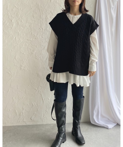 She's Closet(シーズクローゼット)の「オーバーサイズ Vネック ケーブル アラン編み ざっくり ニットベスト(ベスト・レディース・ベージュ/ブラウン/グリーン/アイボリー/ブラック・FREE)」の11枚目の写真
