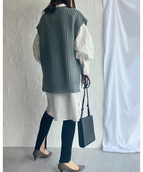 She's Closet(シーズクローゼット)の「オーバーサイズ Vネック ケーブル アラン編み ざっくり ニットベスト(ベスト・レディース・ベージュ/ブラウン/グリーン/アイボリー/ブラック・FREE)」の10枚目の写真