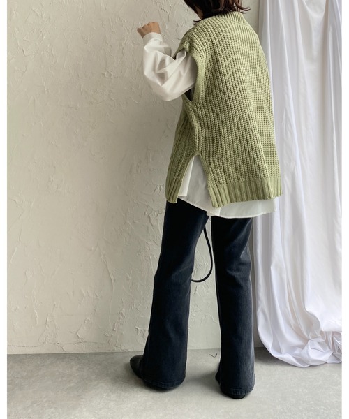 She's Closet(シーズクローゼット)の「オーバーサイズ Vネック ケーブル アラン編み ざっくり ニットベスト(ベスト・レディース・ベージュ/ブラウン/グリーン/アイボリー/ブラック・FREE)」の7枚目の写真