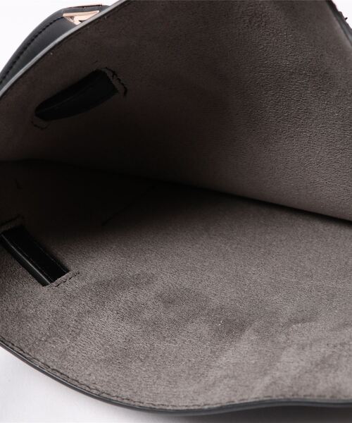 DouDou（ドゥドゥ）の「【再入荷】ベルトモチーフポシェット（ショルダーバッグ・レディース・ブラック/グレイッシュベージュ・FREE）」の6枚目の写真