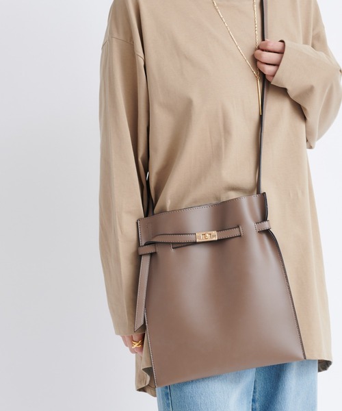 DouDou（ドゥドゥ）の「【再入荷】ベルトモチーフポシェット（ショルダーバッグ・レディース・ブラック/グレイッシュベージュ・FREE）」の10枚目の写真