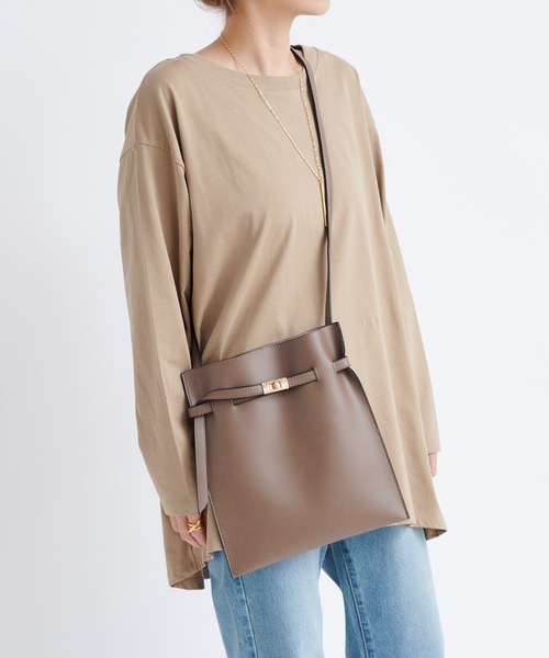 DouDou（ドゥドゥ）の「【再入荷】ベルトモチーフポシェット（ショルダーバッグ・レディース・ブラック/グレイッシュベージュ・FREE）」の11枚目の写真