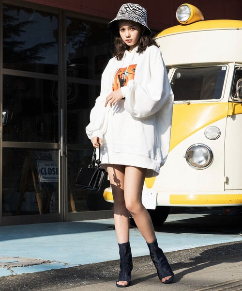 SPIRALGIRL（スパイラルガール）の「クリアヒールシアーショートブーツ（ブーツ・レディース・ネイビー/オフホワイト・MEDIUM/LARGE）」の10枚目の写真