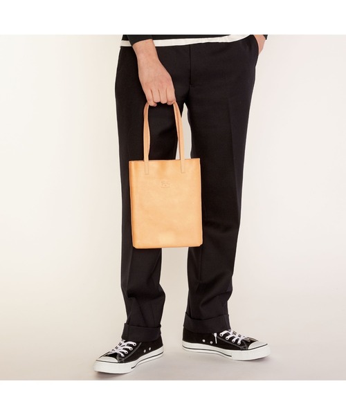 IL BISONTE(イルビゾンテ)の「IL BISONTE / ORIGINAL LEATHER / トートバッグ(トートバッグ・レディース・ブラック/ダークブラウン/グレー/ライトブラウン/ナチュラル/オリーブ/ネイビー/グリーン/レッド/オレンジ/レンガ・FREE)」の13枚目の写真