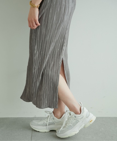 GALLARDAGALANTE（ガリャルダガランテ）の「プリーツロングワンピース（ワンピース・レディース・ベージュ/グレー・マルチサイズ）」の8枚目の写真
