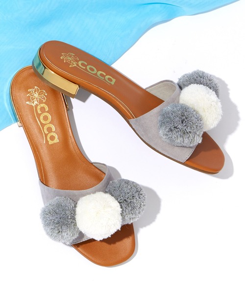 coca（ANDEX shoes product）（コカ）の「coca / コカ ポンポン飾り付き エスニック スリッパミュール ワンベルト 121025（サンダル・レディース・ベージュ/グレー/ネイビー・23.5cm/23cm/24.5cm/24cm/22.5cm）」の2枚目の写真
