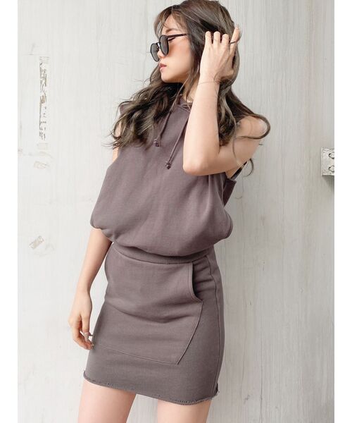 GYDA（ジェイダ）の「【セットアップ着用可】ダメージノースリーブパーカー（Tシャツ/カットソー・レディース・アイボリー/グレー/チャコールグレー/ベージュ・FREE）」の3枚目の写真