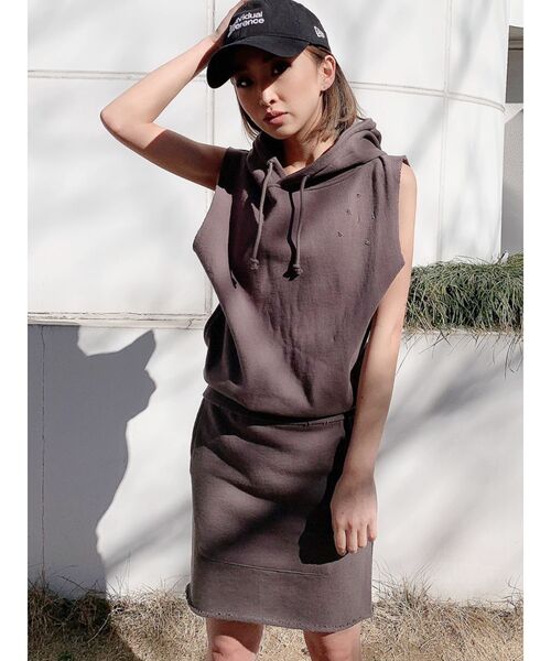 GYDA（ジェイダ）の「【セットアップ着用可】ダメージノースリーブパーカー（Tシャツ/カットソー・レディース・アイボリー/グレー/チャコールグレー/ベージュ・FREE）」の19枚目の写真