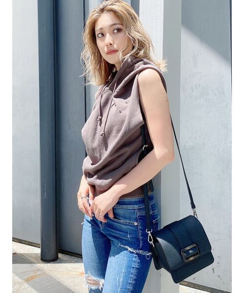 GYDA（ジェイダ）の「【セットアップ着用可】ダメージノースリーブパーカー（Tシャツ/カットソー・レディース・アイボリー/グレー/チャコールグレー/ベージュ・FREE）」の6枚目の写真