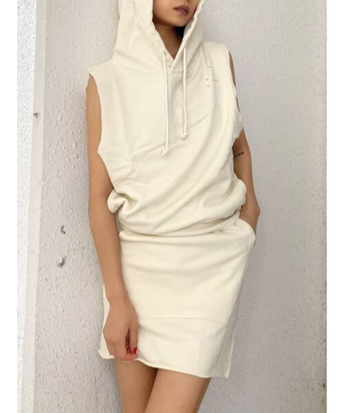 GYDA（ジェイダ）の「【セットアップ着用可】ダメージノースリーブパーカー（Tシャツ/カットソー・レディース・アイボリー/グレー/チャコールグレー/ベージュ・FREE）」の17枚目の写真