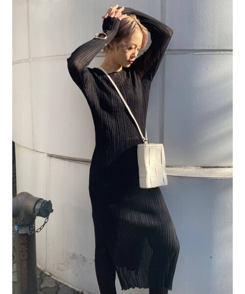 EMODA（エモダ）の「リンクルニットワンピース（ワンピース・レディース・ブラック/ブルー/オレンジ・FREE）」の11枚目の写真