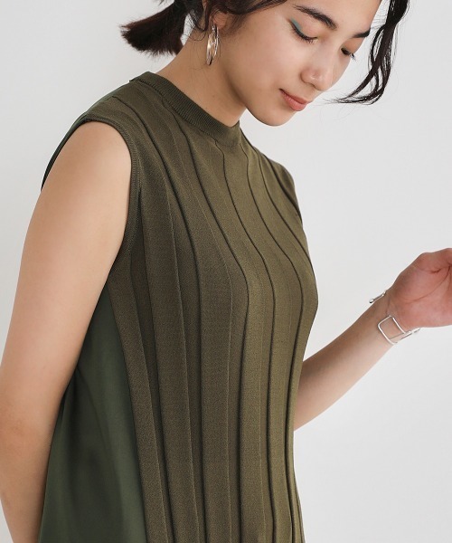 Bou Jeloud（ブージュルード）の「ハイネックノースリーブリブニット（ニット/セーター・レディース・ブラック/レッド/カーキ・FREE）」の6枚目の写真