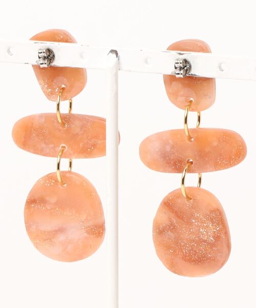 tone(トーン)の「【a pom】ゆらゆら(ピアス) / triple stone-like earrings(MA)(ピアス(両耳用)・レディース・ベージュ・FREE)」の2枚目の写真