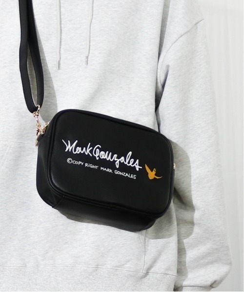 Mark Gonzales（マーク・ゴンザレス）の「MARK GONZALES/マークゴンザレス　フェイクレザー 刺繍ロゴ マルチポケット 横型ショルダーバッグ（ショルダーバッグ・メンズ・ブラック×シルバー/ブラック×ゴールド・FREE）」の19枚目の写真