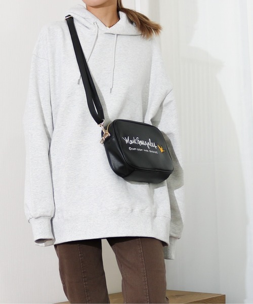 Mark Gonzales（マーク・ゴンザレス）の「MARK GONZALES/マークゴンザレス　フェイクレザー 刺繍ロゴ マルチポケット 横型ショルダーバッグ（ショルダーバッグ・メンズ・ブラック×シルバー/ブラック×ゴールド・FREE）」の20枚目の写真