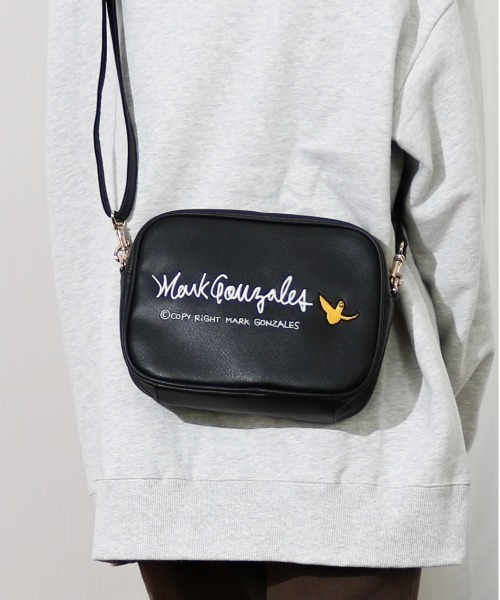 Mark Gonzales（マーク・ゴンザレス）の「MARK GONZALES/マークゴンザレス　フェイクレザー 刺繍ロゴ マルチポケット 横型ショルダーバッグ（ショルダーバッグ・メンズ・ブラック×シルバー/ブラック×ゴールド・FREE）」の22枚目の写真