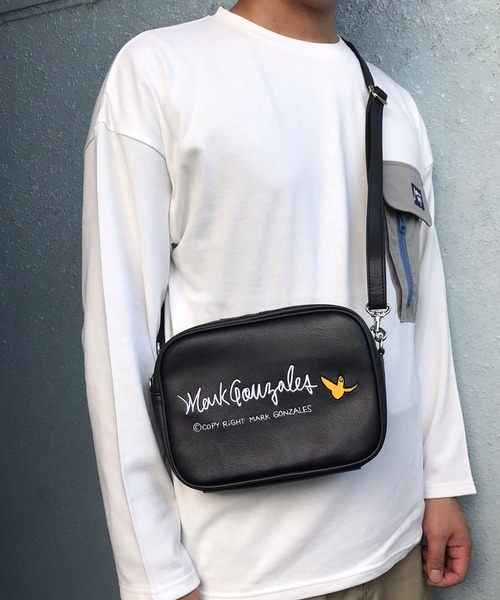 Mark Gonzales（マーク・ゴンザレス）の「MARK GONZALES/マークゴンザレス　フェイクレザー 刺繍ロゴ マルチポケット 横型ショルダーバッグ（ショルダーバッグ・メンズ・ブラック×シルバー/ブラック×ゴールド・FREE）」の10枚目の写真