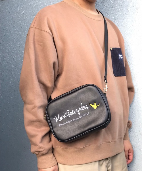 Mark Gonzales（マーク・ゴンザレス）の「MARK GONZALES/マークゴンザレス　フェイクレザー 刺繍ロゴ マルチポケット 横型ショルダーバッグ（ショルダーバッグ・メンズ・ブラック×シルバー/ブラック×ゴールド・FREE）」の17枚目の写真