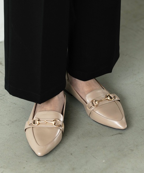 GeeRA（ジーラ）の「ビットローファー＜ポインテッドトゥ＞（ローファー・レディース・アイボリー/キャメル/パイソン/ブラック系その他/レオパード/ブラック/ダークブラウン/その他1/サンドグレー/ライトホワイト・MEDIUM/X-LARGE/SMALL/LARGE）」の5枚目の写真