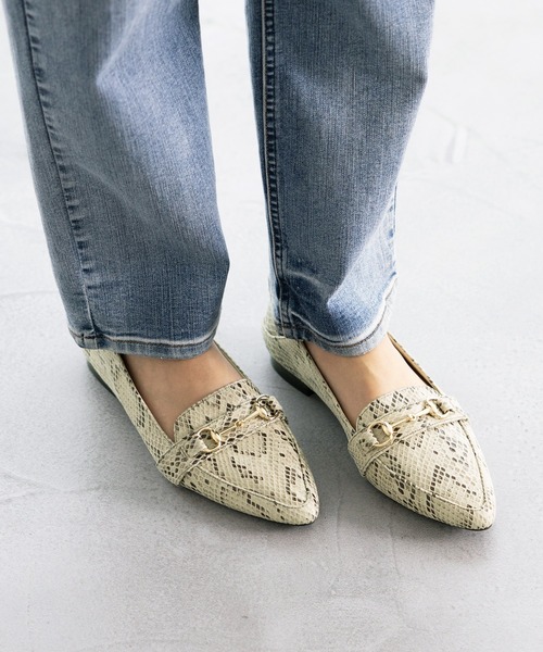 GeeRA（ジーラ）の「ビットローファー＜ポインテッドトゥ＞（ローファー・レディース・アイボリー/キャメル/パイソン/ブラック系その他/レオパード/ブラック/ダークブラウン/その他1/サンドグレー/ライトホワイト・MEDIUM/X-LARGE/SMALL/LARGE）」の10枚目の写真