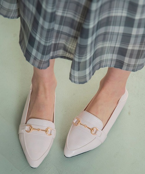 GeeRA（ジーラ）の「ビットローファー＜ポインテッドトゥ＞（ローファー・レディース・アイボリー/キャメル/パイソン/ブラック系その他/レオパード/ブラック/ダークブラウン/その他1/サンドグレー/ライトホワイト・MEDIUM/X-LARGE/SMALL/LARGE）」の15枚目の写真