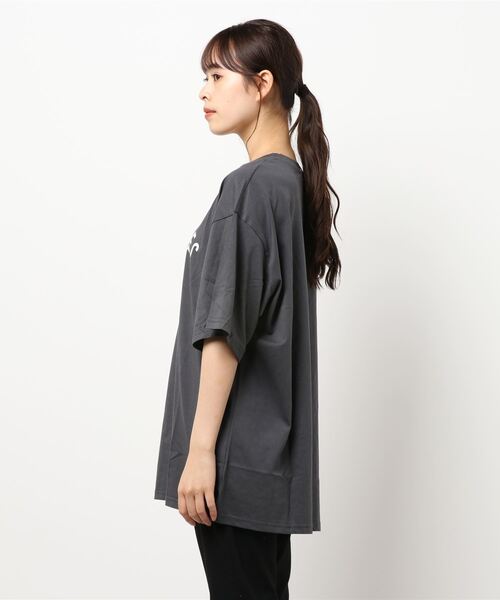 Monocoro toppi(モノコロトッピ)の「ロゴプリントTシャツ-LOSANGELS-(Tシャツ/カットソー・レディース・グリーン/ホワイト/チャコールグレー・M)」の4枚目の写真