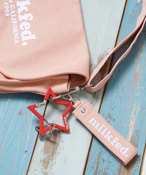 MILKFED.(ミルクフェド)の「STAR CARABINER(キーホルダー・レディース・ブラック/レッド・ONE SIZE)」の2枚目の写真