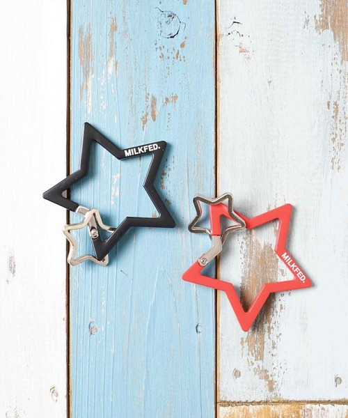 MILKFED.(ミルクフェド)の「STAR CARABINER(キーホルダー・レディース・ブラック/レッド・ONE SIZE)」の3枚目の写真